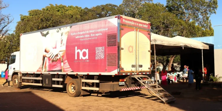 Em Tocantínia, unidade móvel do Hospital de Amor realiza exames preventivos para mulheres