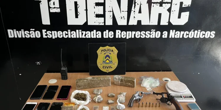Em Palmas, Polícia Civil desarticula ponto de venda de drogas, apreende armas de fogo e prende três suspeitos de tráfico de drogas