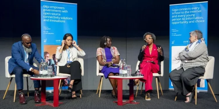 Secretária de Educação Básica do MEC, Kátia Schweickardt, participa de discussão no Fórum Global de Conectividade GIGA, na Suíça. Foto: Gabriel Lado