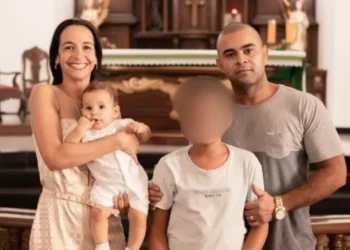 Namorada de 15 anos sugeriu colocar arma no crime na mão do irmão mais novo • Reprodução