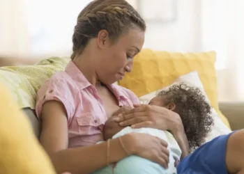 Estudo mostra que o calor extremo pode afetar o crescimento de fetos durante a gravidez e de bebês de até dois anos • JGI/Tom Grill/Getty Images