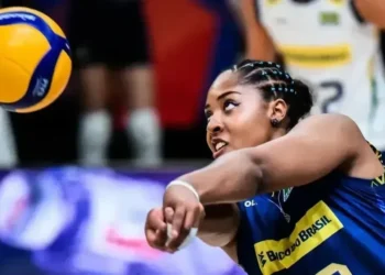 Ana Cristina passa por cirurgia após lesão na VNL; veja prazo de recuperação