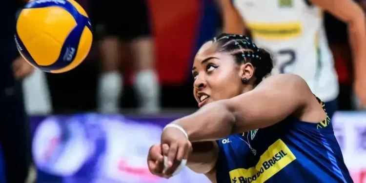 Ana Cristina passa por cirurgia após lesão na VNL; veja prazo de recuperação