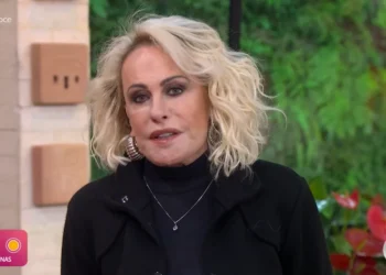 Ana Maria Braga chorou ao homenagear Preta Gil neste segunda (21) • Reprodução/Globoplay