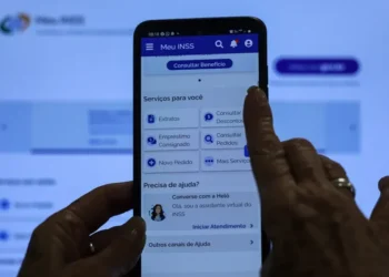 Aposentados e pensionistas do INSS afetados com descontos indevidos poderão aderir ao acordo de ressarcimento proposto pelo governo • Joédson Alves/Agência Brasil