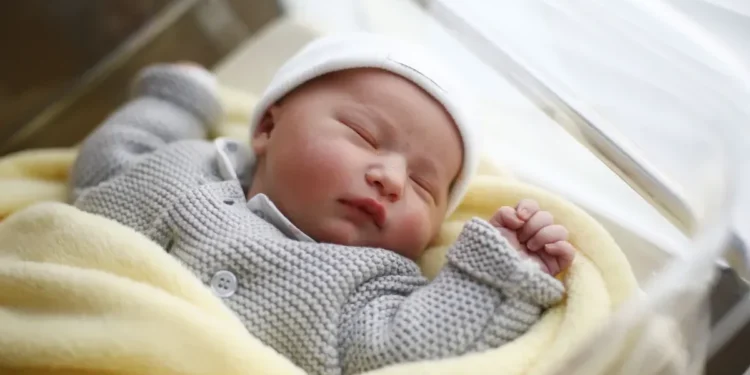 Bebês feitos com DNA de três pessoas ficam livres de doenças hereditárias