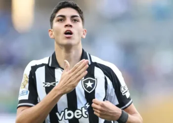 Jair assina com Nottingham Forest e é mais um a deixar o Botafogo