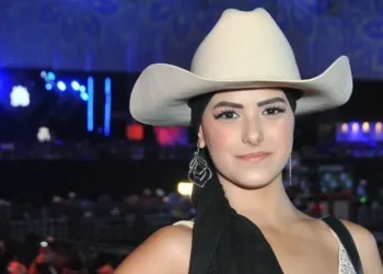 Por ter paixão pela música sertaneja e os rodeios, ela foi nomeada Rainha Inspiração de festas no interior de SP • Instagram/Camila Trevisol