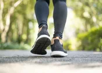 Quantos mais passos diários registrados, menor é o risco de câncer  • Sorrasak Jar Tinyo/Getty Images