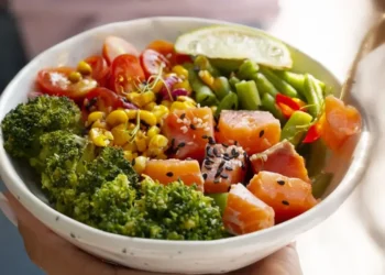 Alimentação saudável e anti-inflamatória é aliada no controle da psoríase • Freepik