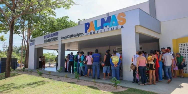 Restaurantes comunitários servem mais de 54 mil refeições no 1º mês reabertos