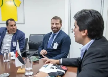 Vasco: Pedrinho rebate acusações de Edmundo e revela tristeza com relação fria