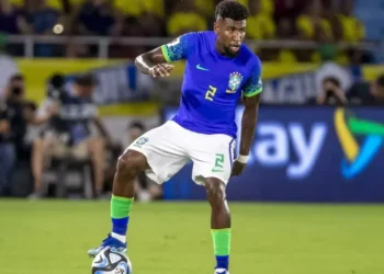 Emerson Royal em partida da Seleção Brasileira • Foto: Staff Images / CBF