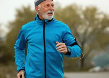 Mudanças no estilo de vida podem combater o Alzheimer já em estágios iniciais • Drazen Zigic/Freepik