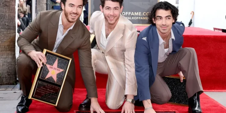 Pai dos Jonas Brothers compra parte do catálogo da banda: “Manter o legado”