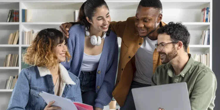 Capes lança edital para estudantes estrangeiros