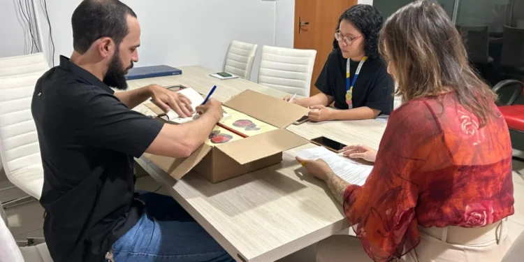 Secult recebe doações de exemplares do livro ‘Algibeira dos Olhos’, contemplado pela Lei Paulo Gustavo