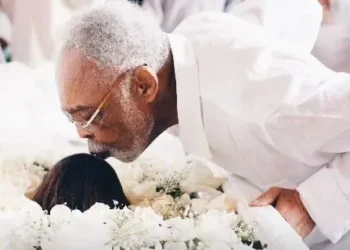 Gilberto Gil se despede da filha, Preta Gil • Instagram/Cemitério da Penitência
