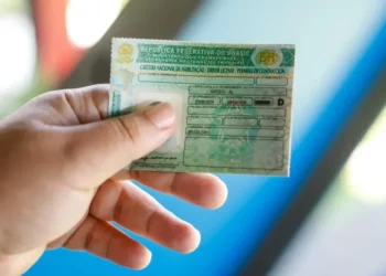 Proposta para acabar com obrigação de autoescola reduz custo da CNH em 80%