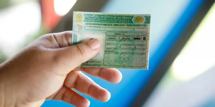 Proposta para acabar com obrigação de autoescola reduz custo da CNH em 80%