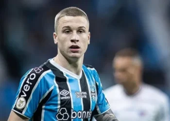 Igor Serrote, durante partida pelo Grêmio • Lucas Uebel/GFBPA