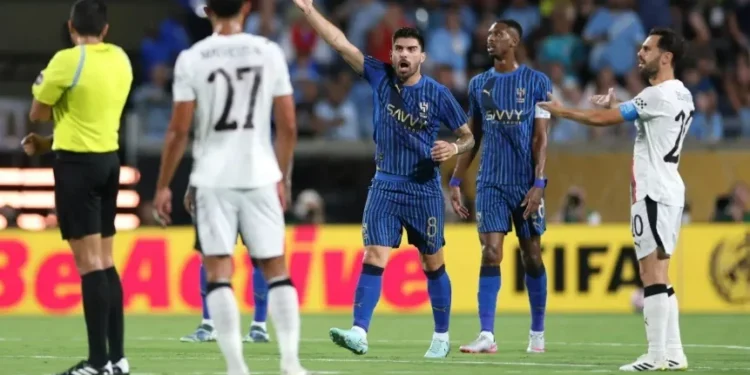 Ruben Neves reclama após gol polêmico • Elsa - FIFA/FIFA via Getty Images