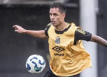 Santos anuncia a contratação do lateral-direito Igor Vinicius