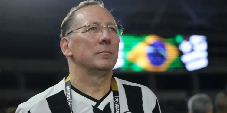 Entre cautela e necessidade, Botafogo inicia busca por novo treinador