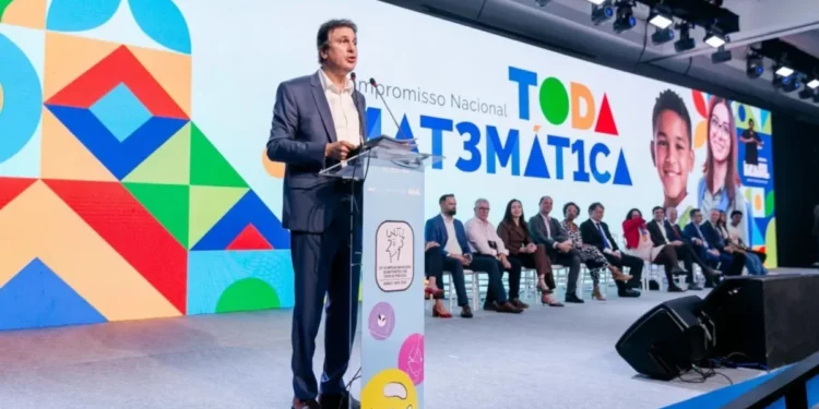 Com a presença de Camilo Santana, OBMEP concedeu medalhas de ouro a 683 alunos de todo o Brasil em cerimônia no Rio de Janeiro • Marcelo Omena / Divulgação IMPA