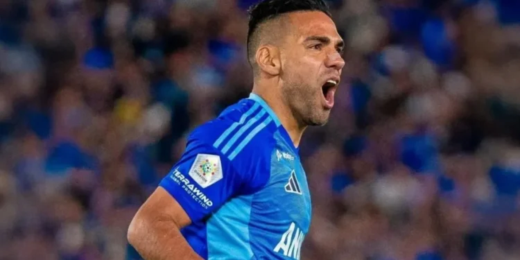 Ídolo colombiano rescinde com time sul-americano e está livre no mercado