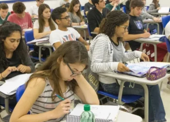 Nota do Enem é necessária para participar do ProUni 2025.2  • Daniel Teixeira/Estadão Conteúdo - 03.out.2016