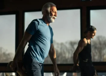 Estudo sugere que atividade física pode reverter o acúmulo de uma certa gordura durante o envelhecimento  • Johnce/Getty Images