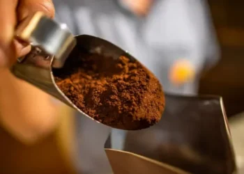 Médias e pequenas empresas de café estão passando por processos de fusões, aquisições ou parcerias — Foto: Wenderson Araújo/CNA