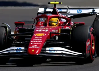 F1: Hamilton é o mais rápido na primeira sessão de treinos, na Inglaterra