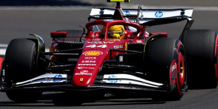 F1: Hamilton é o mais rápido na primeira sessão de treinos, na Inglaterra