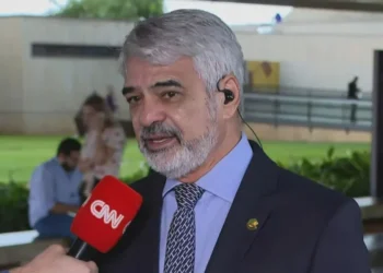Humberto Costa (PT-PE), em entrevista à CNN • CNN / Reprodução