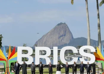 Da esquerda para a direita: Sergei Lavrov, Mohamed bin Zayed, Prabowo Subianto, Cyril Ramaphosa, Lula, Narendra Modi, Li Qiang, Abiy Ahmed, Mostafa Madbouly e Abbas Araghchi • Ricardo Stuckert / PR