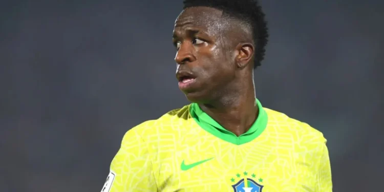 Vini Jr durante partida da Seleção Brasileira nas Eliminatórias • Christian Alvarenga/Getty Images