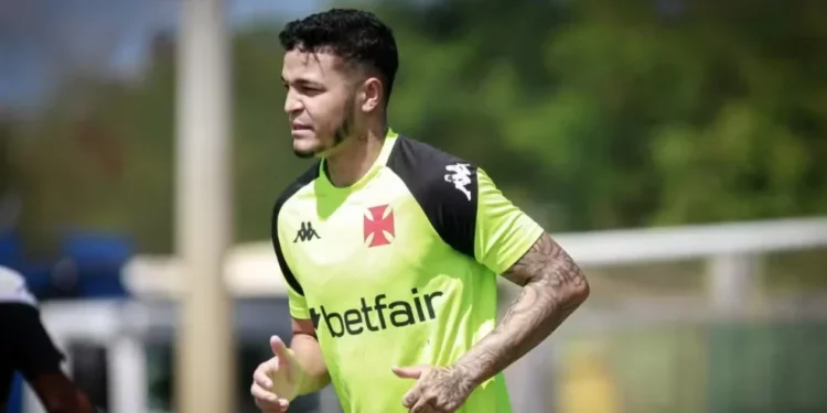 Adson volta a treinar parcialmente com elenco do Vasco — Foto: Matheus Lima/Vasco