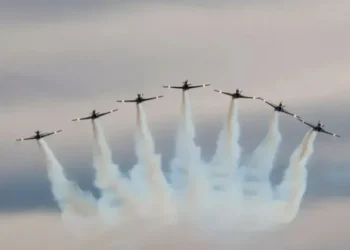 Grande público prestigia show da Esquadrilha da Fumaça em Porto Nacional, terra de aviadores; evento marca início das festividades de aniversário do município