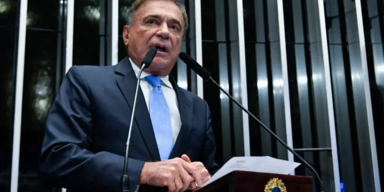 Alvaro Dias é favorito a uma das vagas no Senado pelo Paraná, diz pesquisa