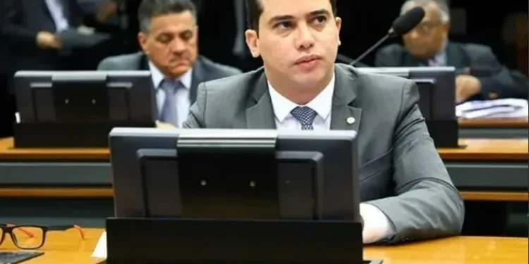 Quem é Júnior Mano, alvo de operação que apura fraude em licitações no CE