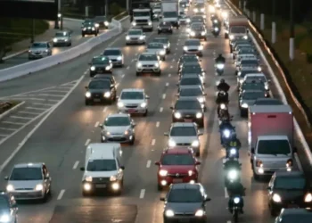 Rodízio de carros em São Paulo é suspenso no feriado de 9 de julho • Marcello Zambrana/AGIF/Estadão Conteúdo