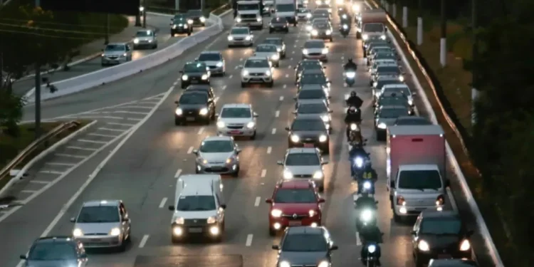 Rodízio de carros em São Paulo é suspenso no feriado de 9 de julho • Marcello Zambrana/AGIF/Estadão Conteúdo