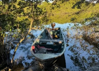 Traficante usava barco para transportar drogas para comunidade dominada pelo Comando Vermelho, em Duque de Caxias • Divulgação PCERJ