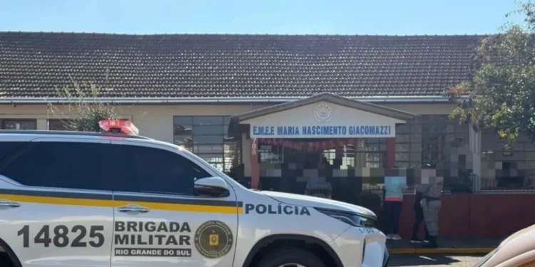 Justiça determina internação de adolescente que atacou escola no RS