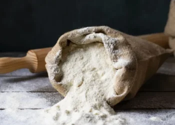 Conheça 3 farinhas da moda sem glúten e ótimas para saúde • Freepik