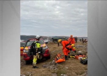Corpo de Bombeiros do Rio Grande do Sul localizou a menina de 11 anos que caiu no Cânion Fortaleza no Parque Nacional da Serra Geral, em Cambará do Sul (RS) • Corpo de Bombeiros da Brigada Militar do Estado do Rio Grande do Sul