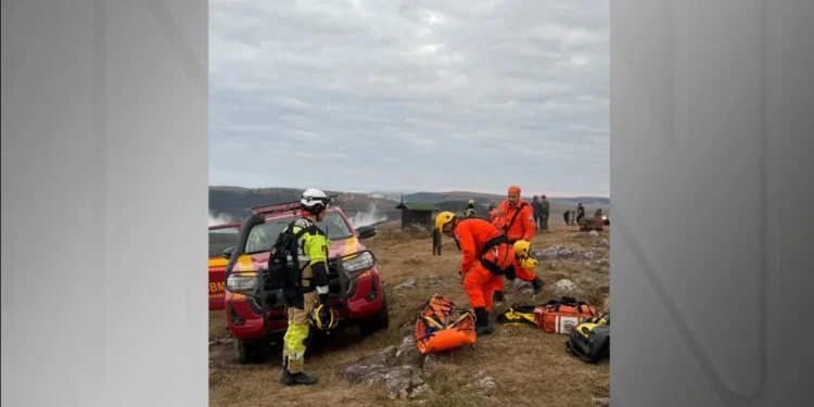 Corpo de Bombeiros do Rio Grande do Sul localizou a menina de 11 anos que caiu no Cânion Fortaleza no Parque Nacional da Serra Geral, em Cambará do Sul (RS) • Corpo de Bombeiros da Brigada Militar do Estado do Rio Grande do Sul