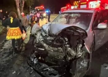 Colisão entre dois veículos deixou um morto e oito feridos em Volta Redonda • Reprodução - Redes sociais